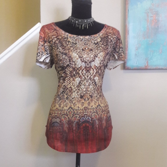 World Unity/ Embellished/ Print/ Top - Picture 5 of 8